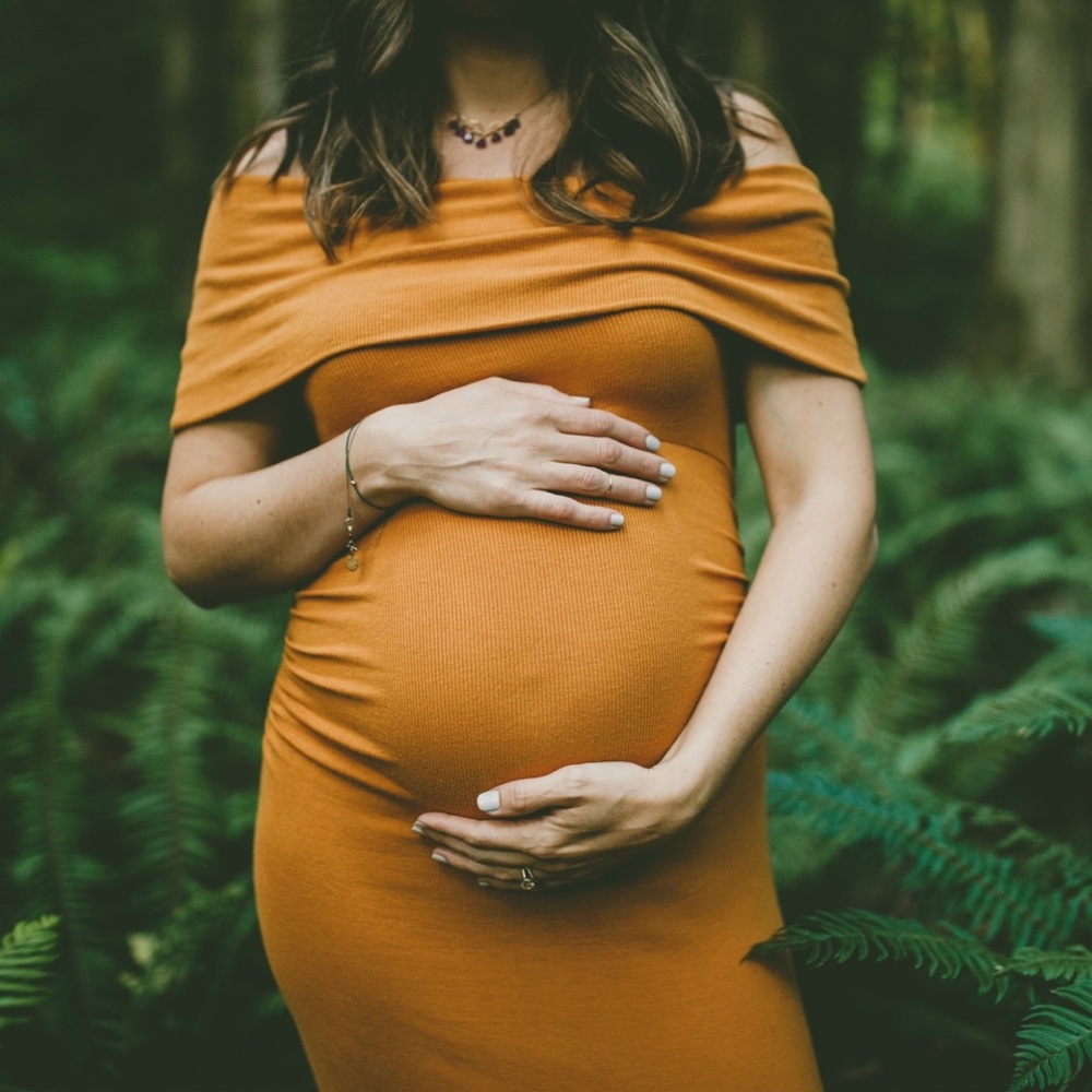 Motherhood maternity dress, great for photos or baby shower
